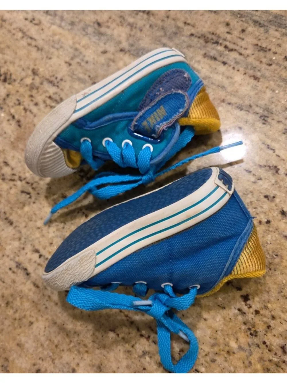 Nike VTG Toddler Size 5.5 Sneakers Shoe Blue Yellow Terry Cloth Strap Tie